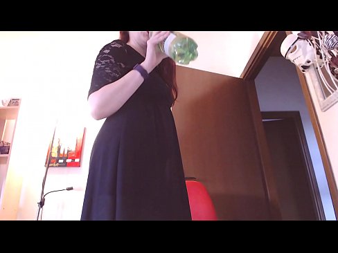❤️ Një skllav i nënshtruar që i pëlqejnë brekët e pista dhe të shijshme detyrohet të masturbojë pasi shikon këtë video! ❤️❌ Porno e bukur tek ne ❌️